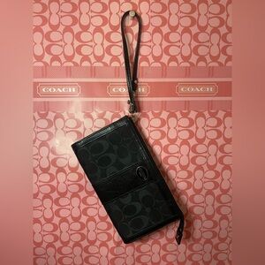 Coach Signature Black Wristlet